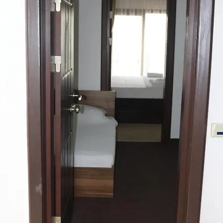 Isiksay Apart